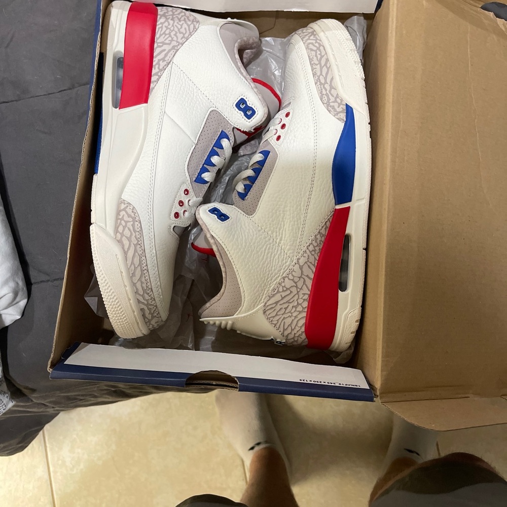 COPY - Air Jordan Retro 3 International Flight
Size 12